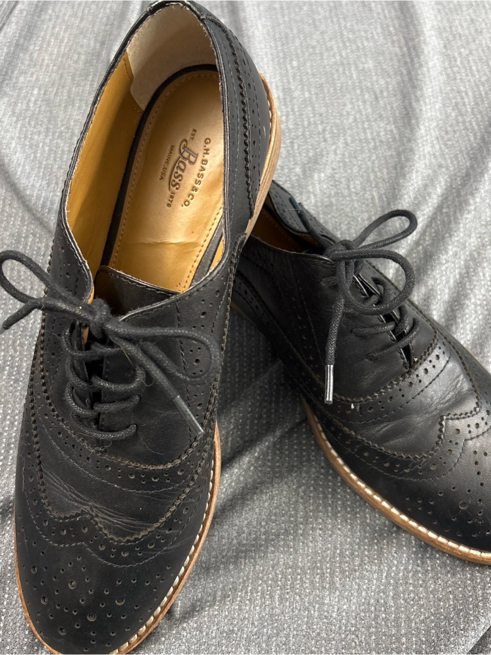 Bass Black Leather Wingtip Derby with Tan Welt size 8 M
